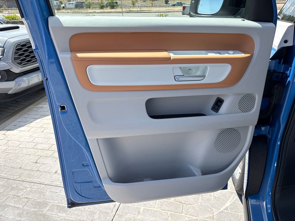 New 2025 Volkswagen ID. Buzz Pro S Plus AWD/4WD image 10