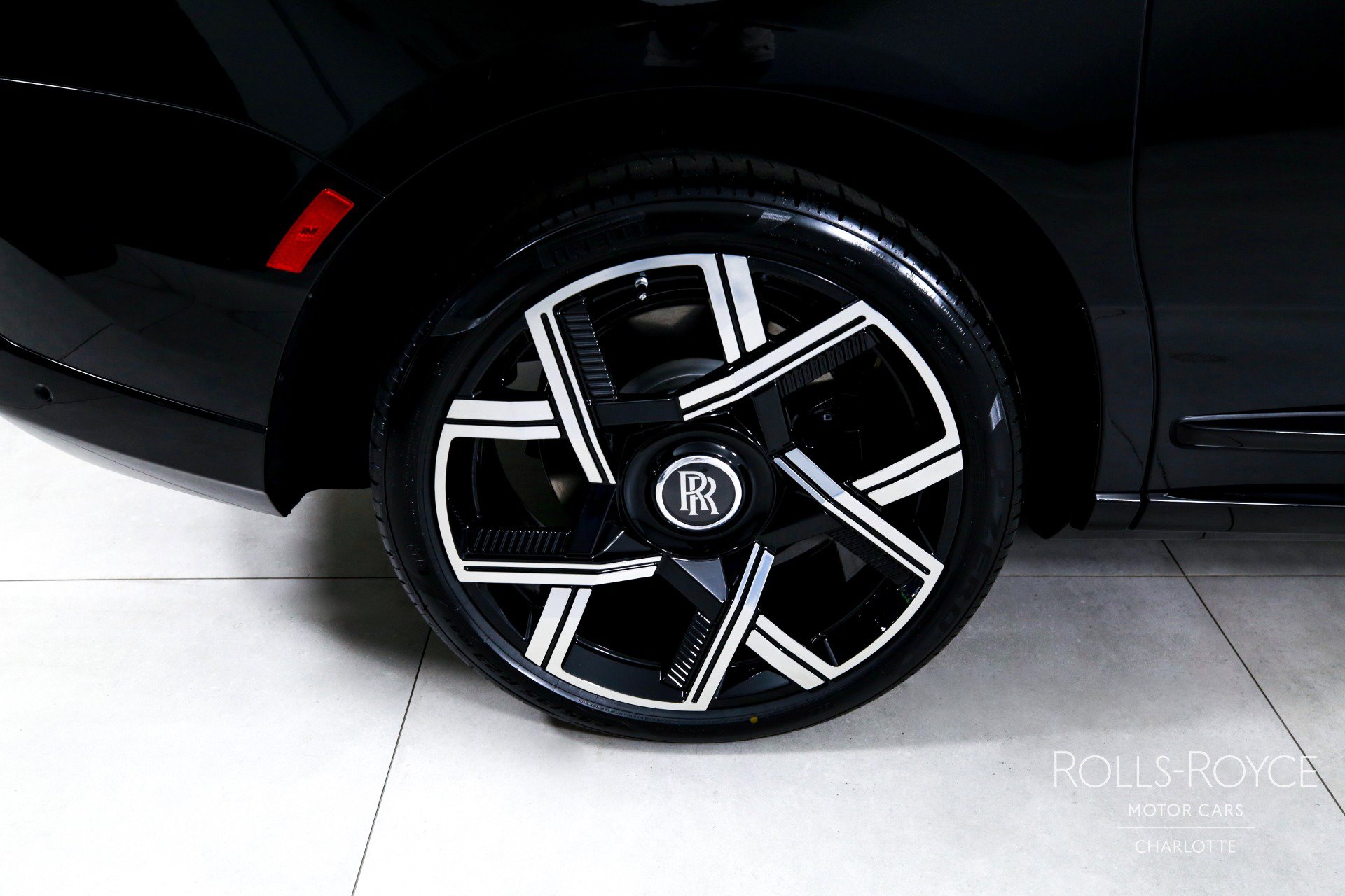 New 2026 Rolls-Royce Cullinan Black Badge image 41