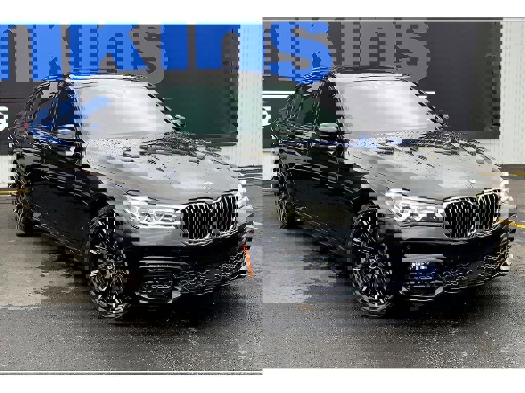 Used 2016 BMW 750i xDrive image 2