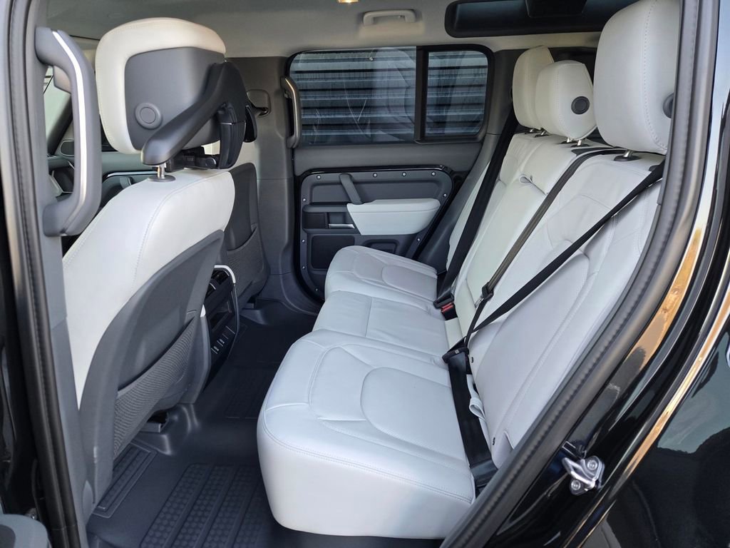 New 2026 Land Rover Defender 110 X-Dynamic SE image 7