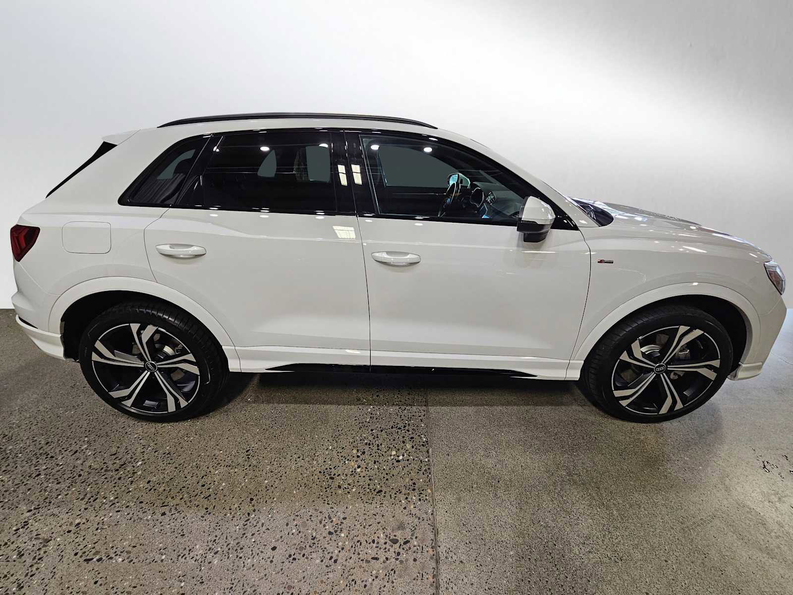 Used 2024 Audi Q3 2.0T Premium Plus image 8