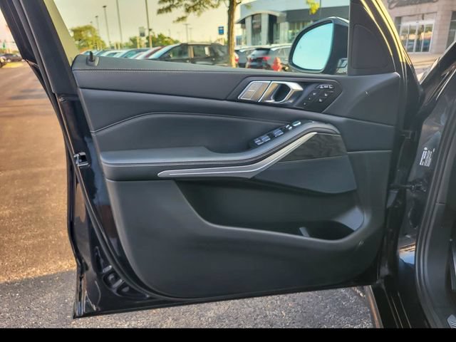 Used 2022 BMW X7 xDrive40i w/ M Sport Package AWD/4WD image 20