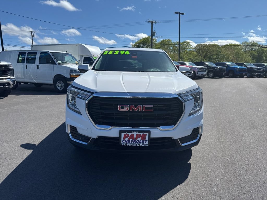 Used 2024 GMC Terrain SLE AWD/4WD image 10