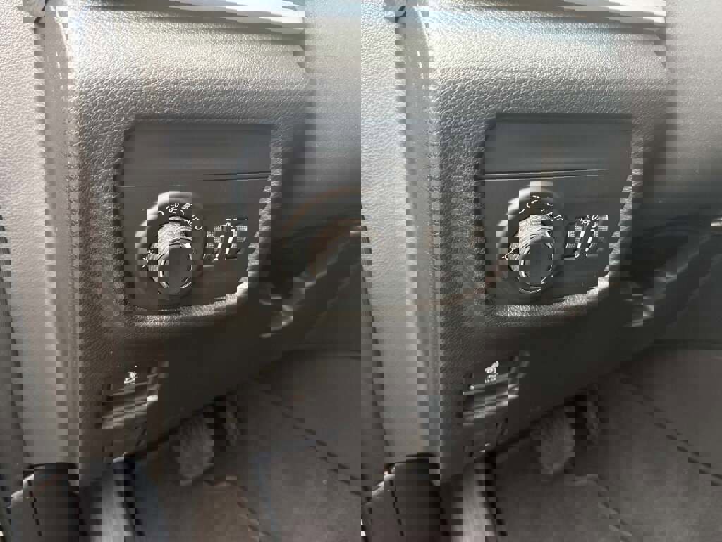 New 2025 Jeep Grand Cherokee Altitude image 26