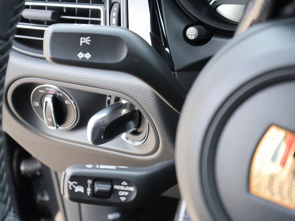 Certified 2026 Porsche Macan Turbo AWD/4WD image 31