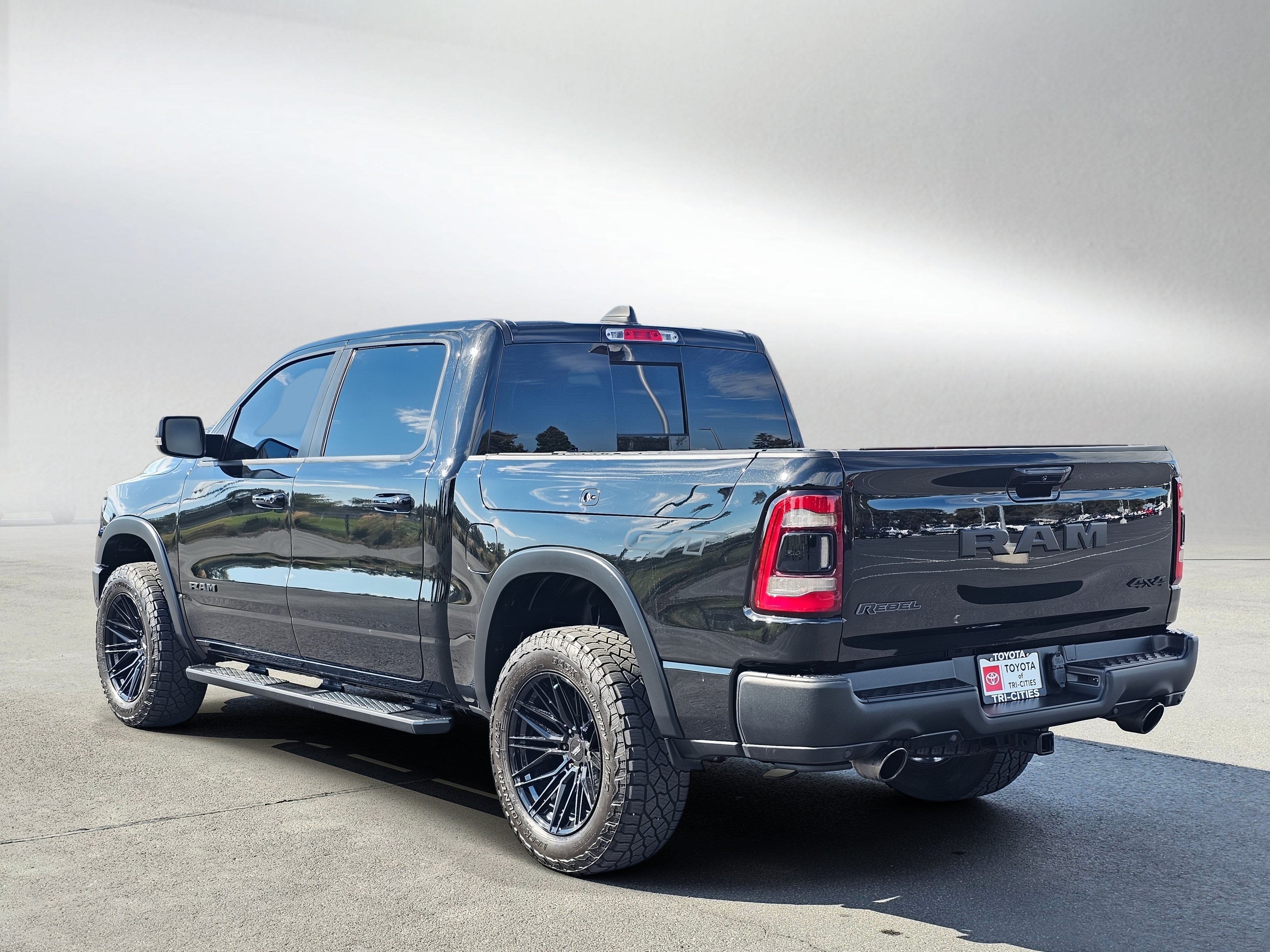Used 2022 RAM 1500 Rebel w/ G/T Package AWD/4WD image 3