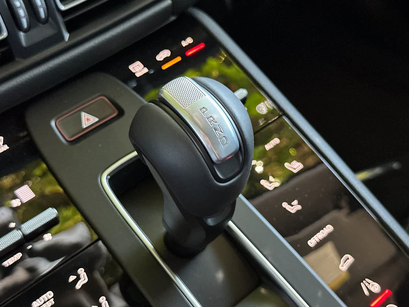 Certified 2025 Porsche Macan AWD/4WD image 24