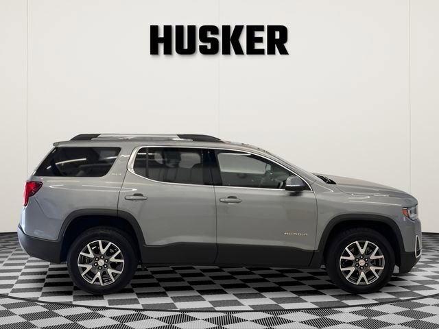 Used 2023 GMC Acadia SLT AWD/4WD image 2