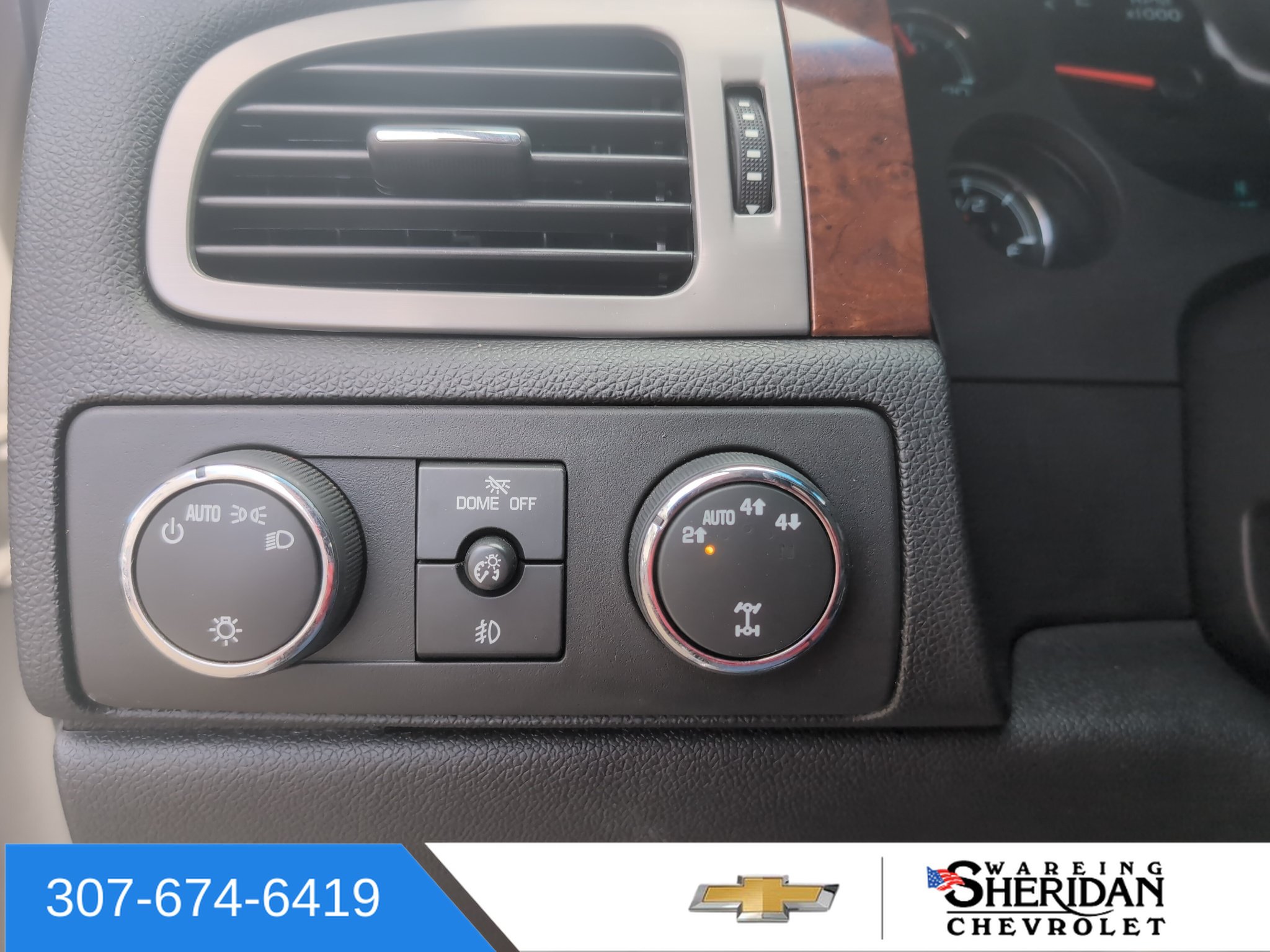 Used 2013 Chevrolet Avalanche LTZ AWD/4WD image 20