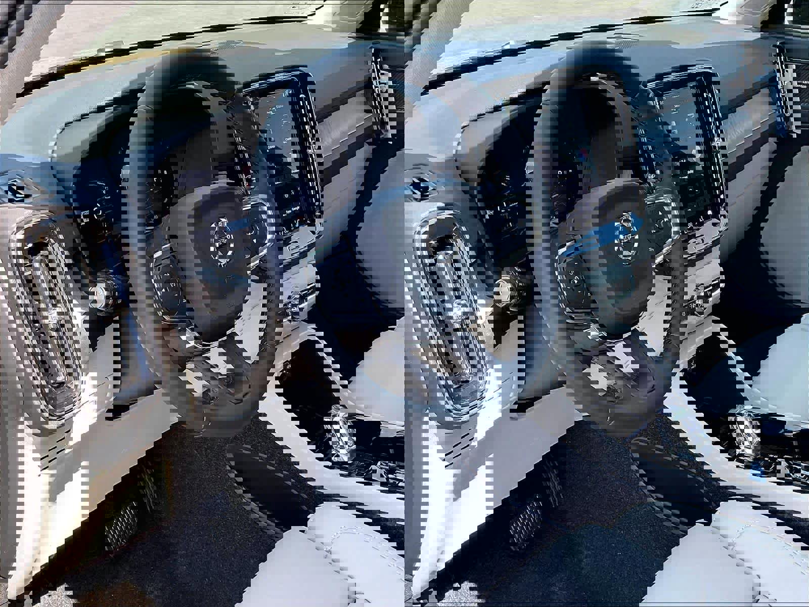 New 2026 Volvo XC40 B4 Plus w/ Protection Package Premier image 8