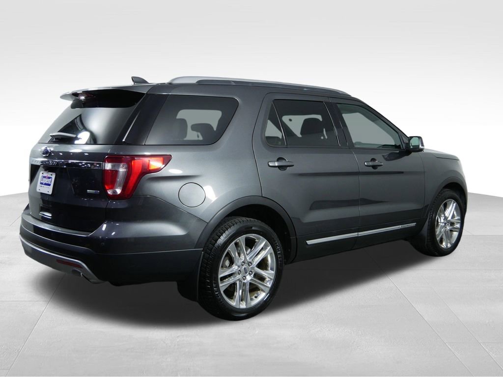 Used 2016 Ford Explorer XLT w/ Equipment Group 202A AWD/4WD image 10