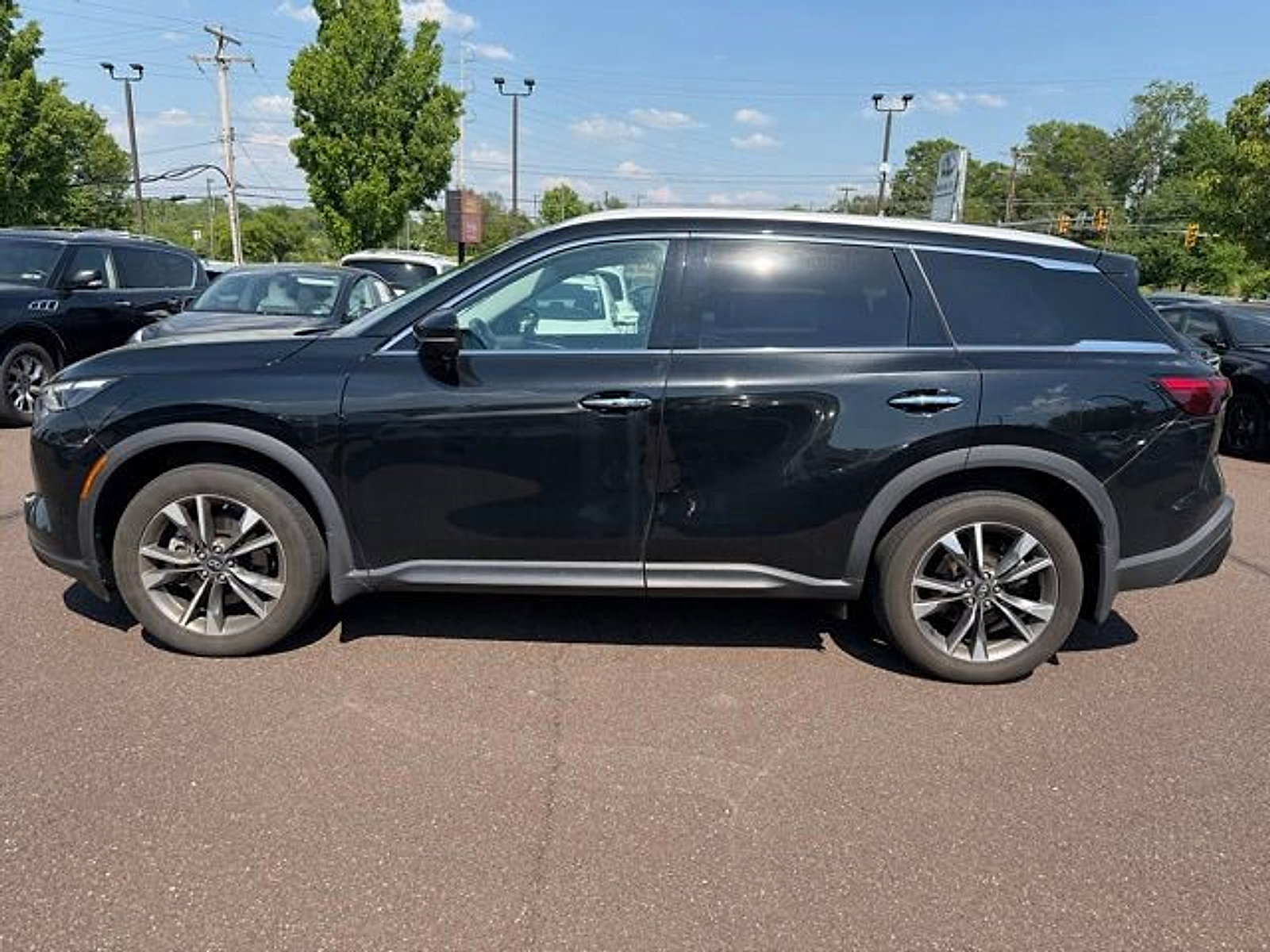 Used 2023 INFINITI QX60 Luxe w/ Cargo Package AWD/4WD image 4