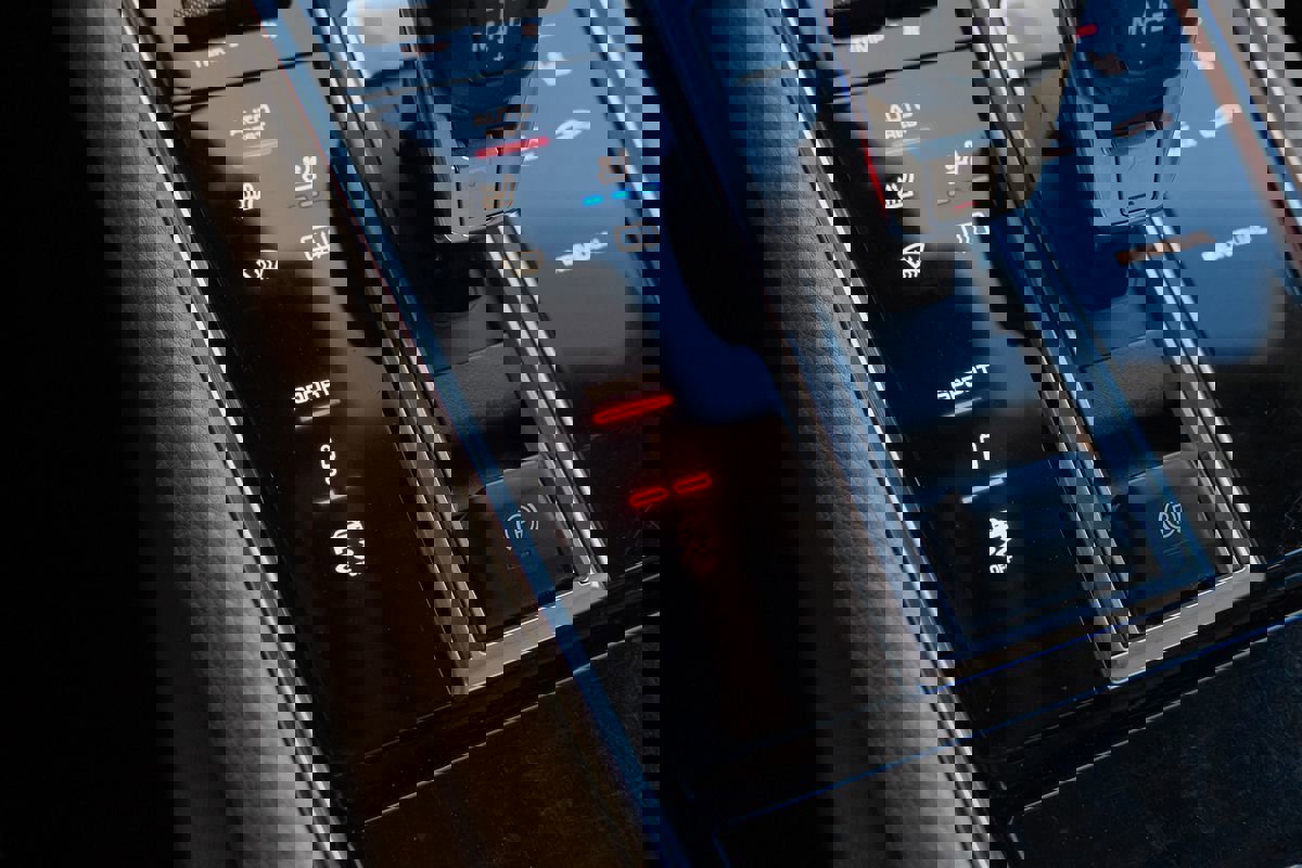 Used 2017 Porsche Panamera image 24