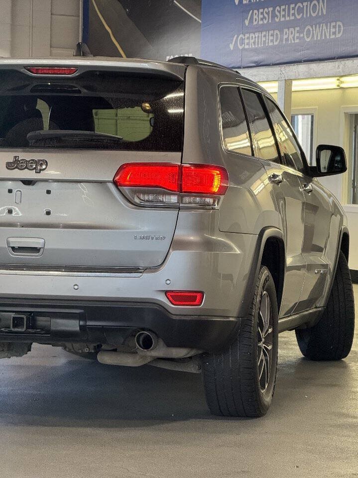 Used 2017 Jeep Grand Cherokee Limited w/ Luxury Group II AWD/4WD image 9
