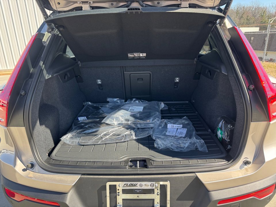 New 2024 Volvo XC40 Recharge Core w/ Protection Package Premier image 15