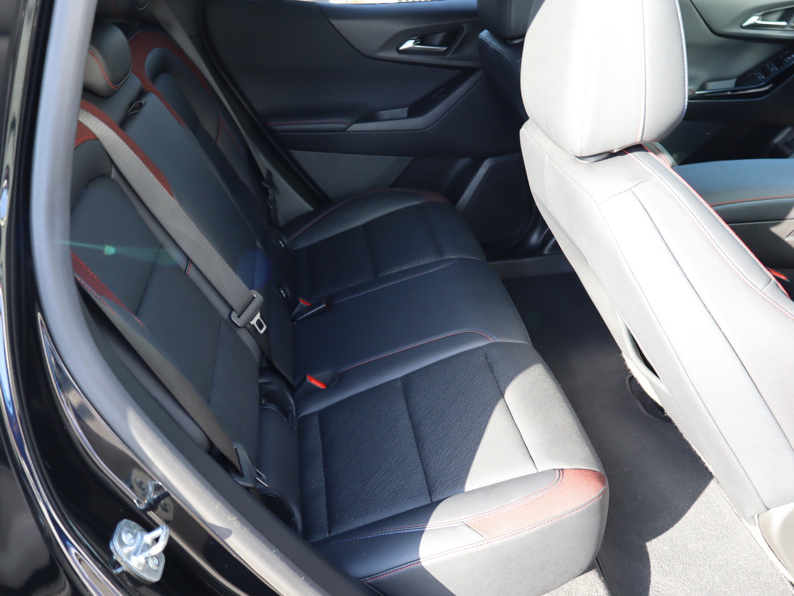 Used 2025 Chevrolet Equinox RS w/ Convenience Package III FWD image 36