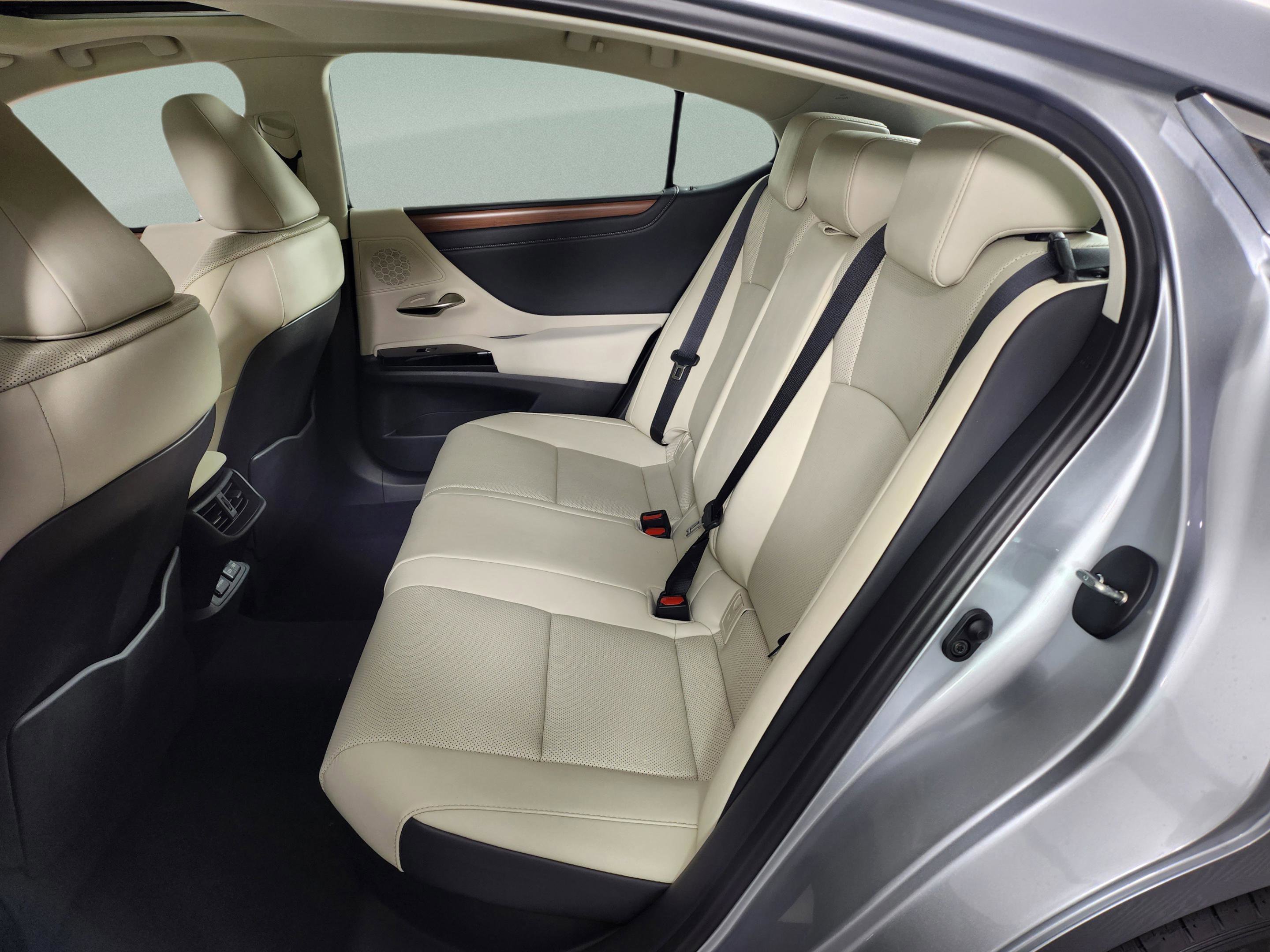 New 2025 Lexus ES 300h w/ Premium Package image 29