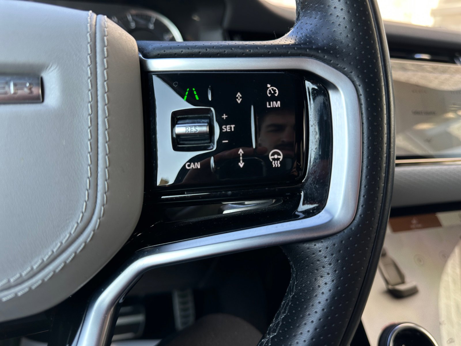 Used 2023 Land Rover Range Rover Evoque R-Dynamic S image 19