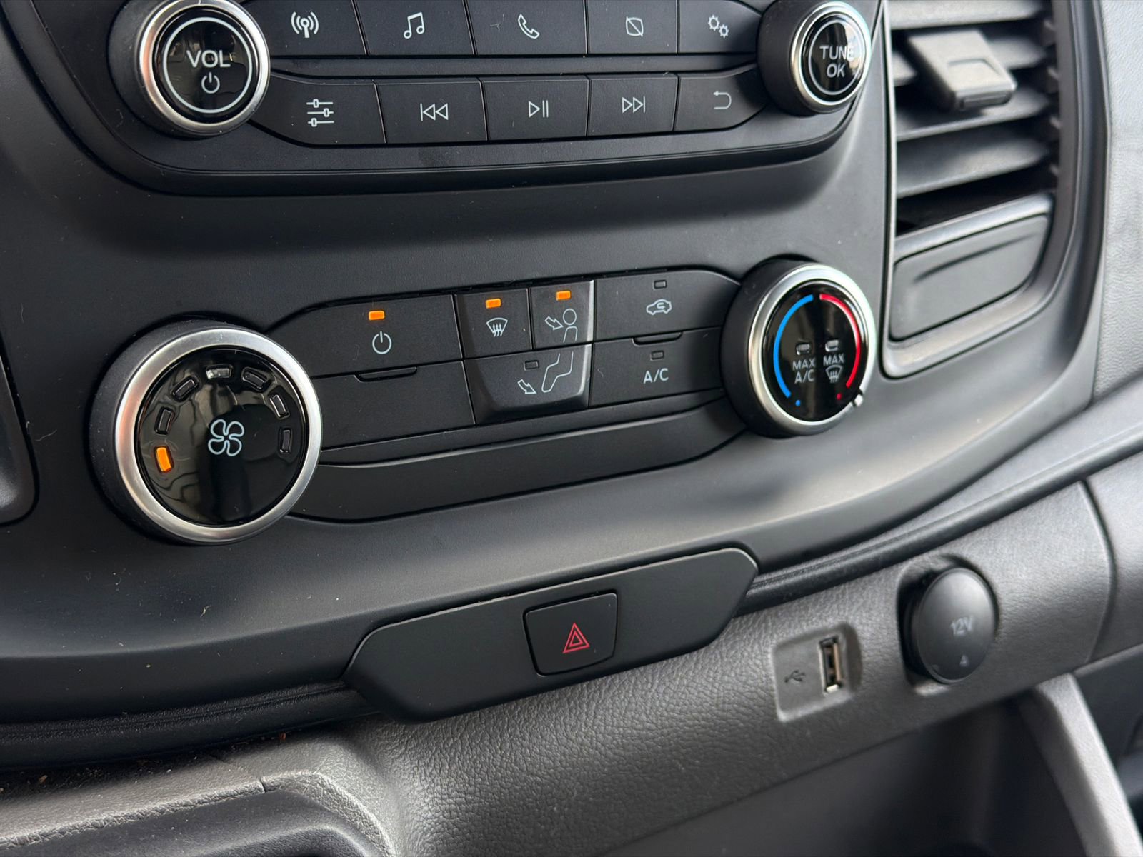 Used 2023 Ford Transit 250 Medium Roof image 27