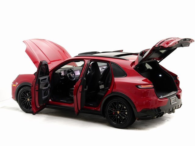 Used 2025 Porsche Cayenne GTS image 31
