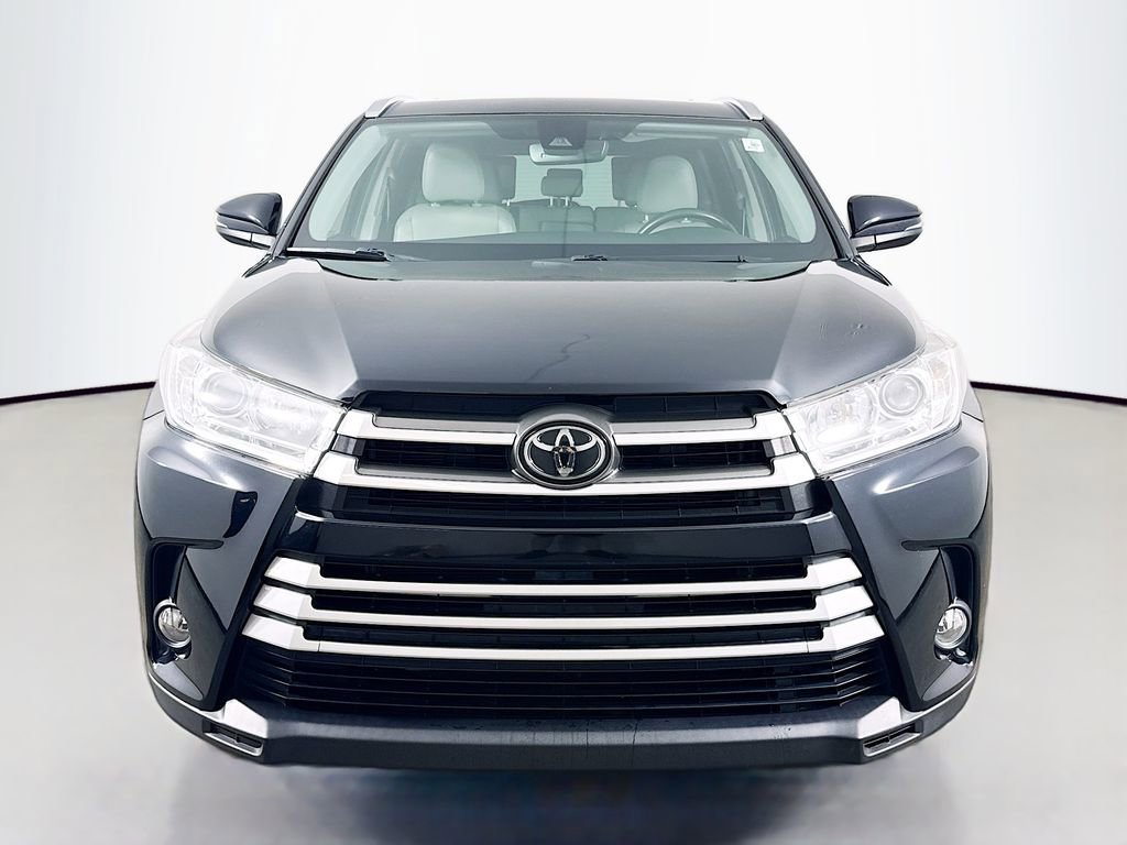 Used 2019 Toyota Highlander XLE image 2
