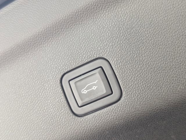 Used 2024 Chevrolet Tahoe High Country w/ Advanced Technology Package image 18