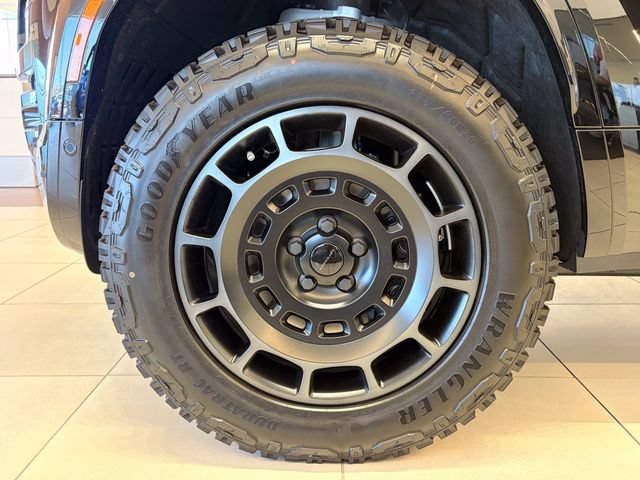New 2026 Land Rover Defender 110 OCTA AWD/4WD image 22