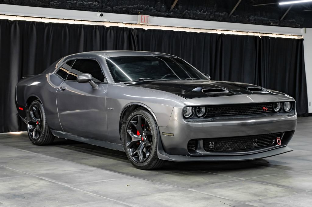 Used 2017 Dodge Challenger R/T RWD image 8