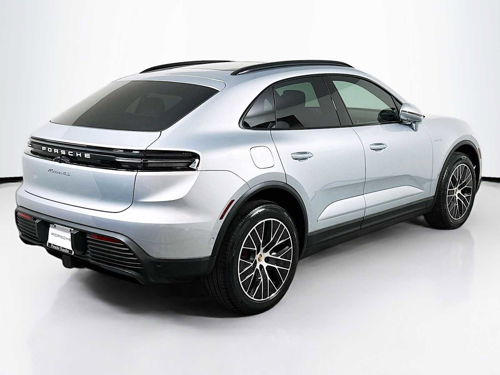 Certified 2025 Porsche Macan 4S Electric image 9