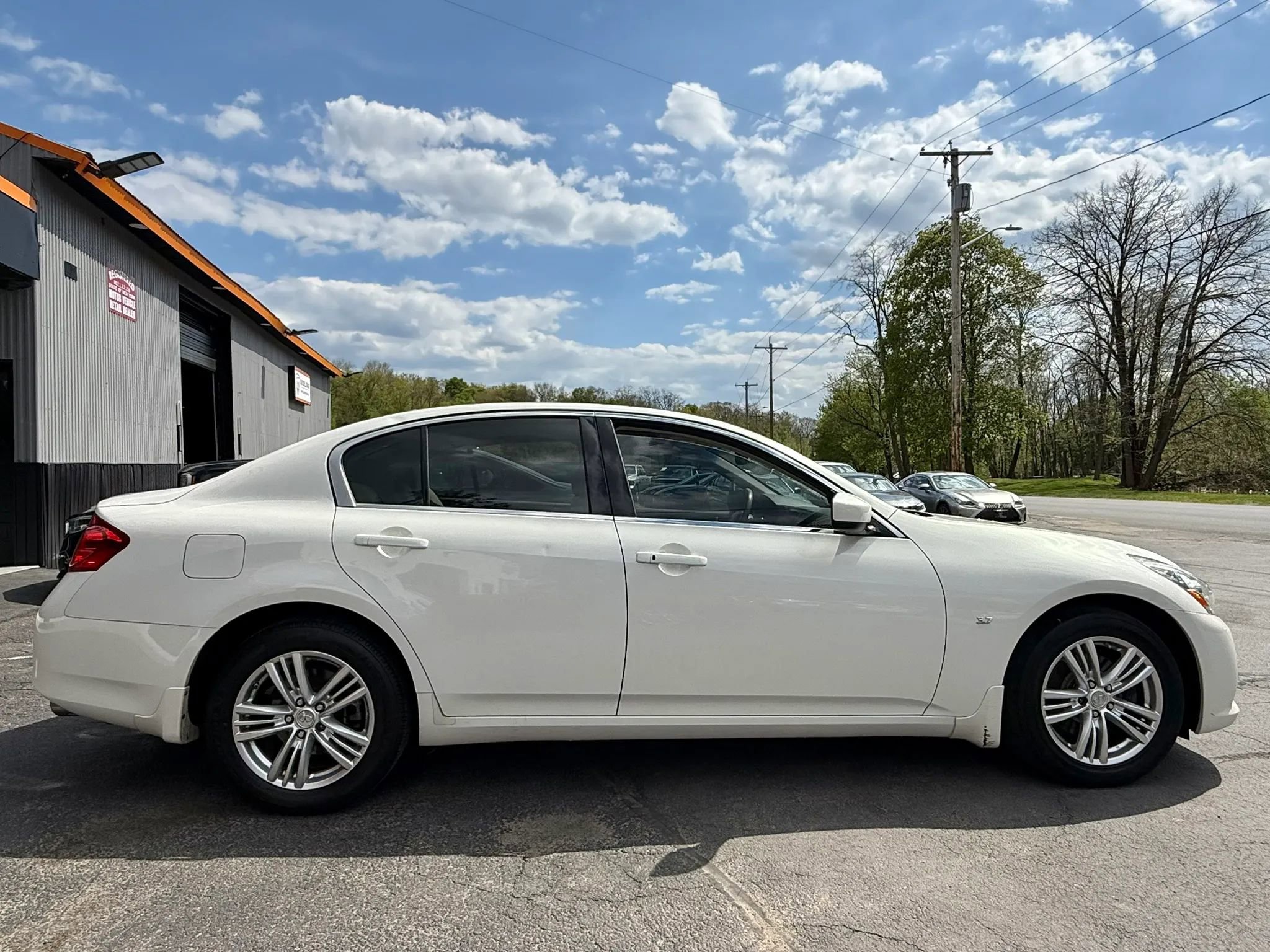 Used 2015 INFINITI Q40 AWD w/ Navigation Package image 7
