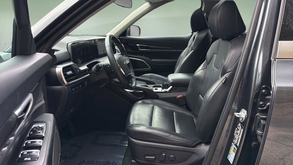 Used 2024 Kia Telluride S w/ S Sunroof Package image 11