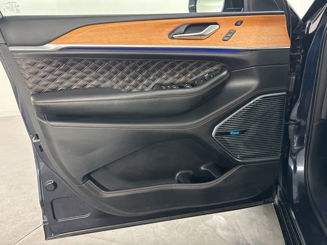 Used 2023 Jeep Grand Cherokee Summit image 31