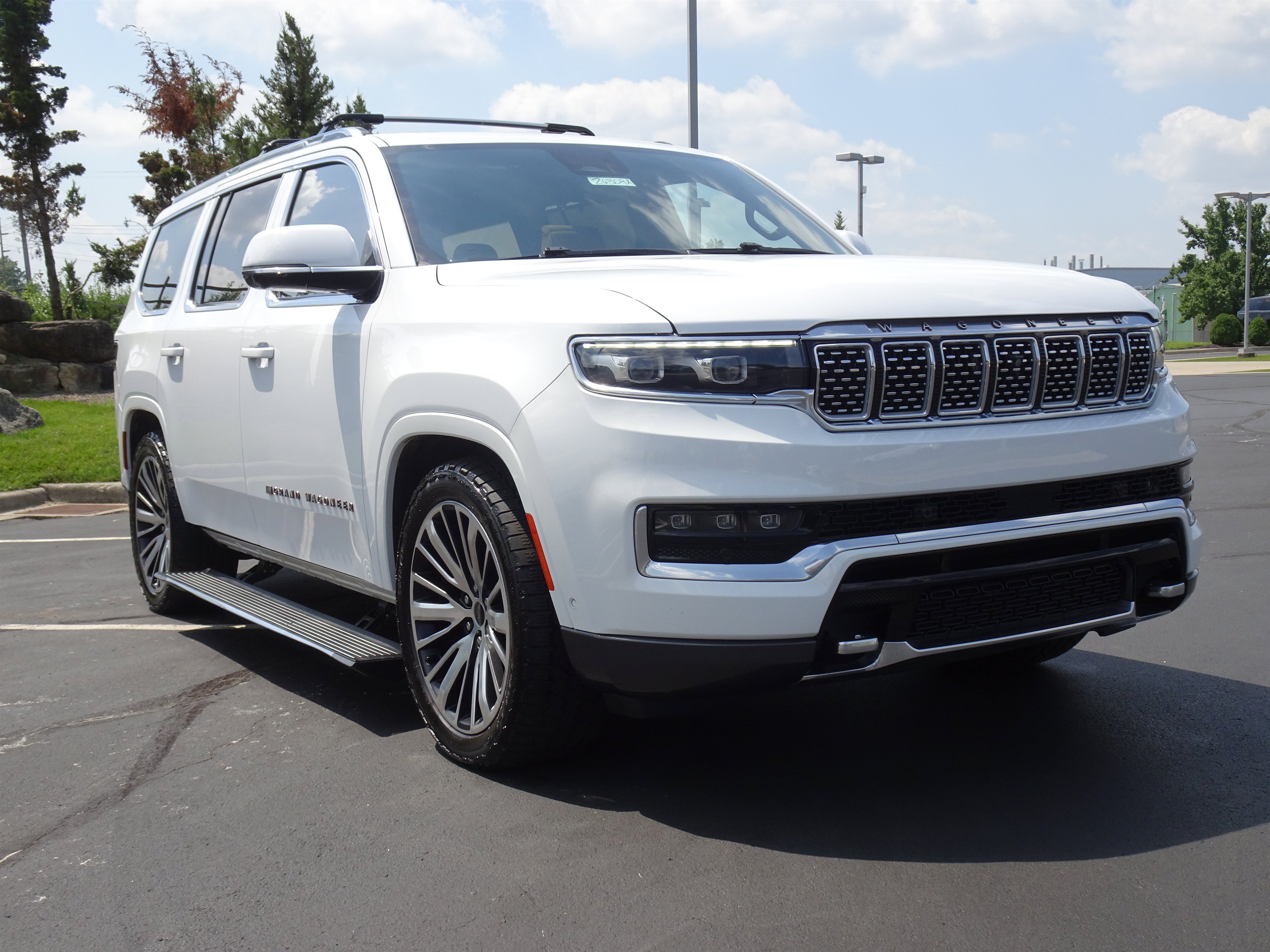 Used 2022 Jeep Grand Wagoneer Series III w/ HD Trailer Tow Package AWD/4WD image 11