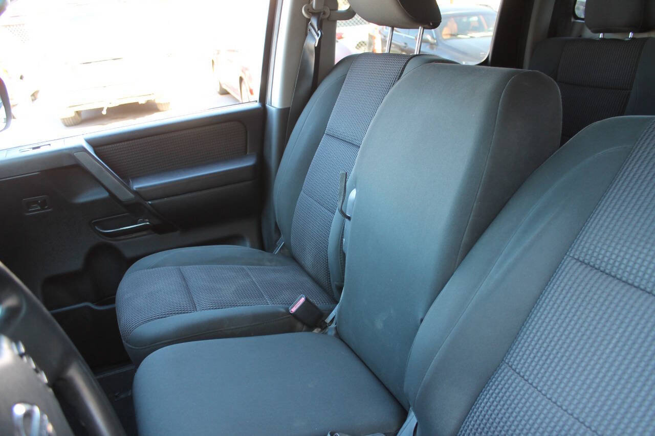 Used 2010 Nissan Titan SE RWD image 34