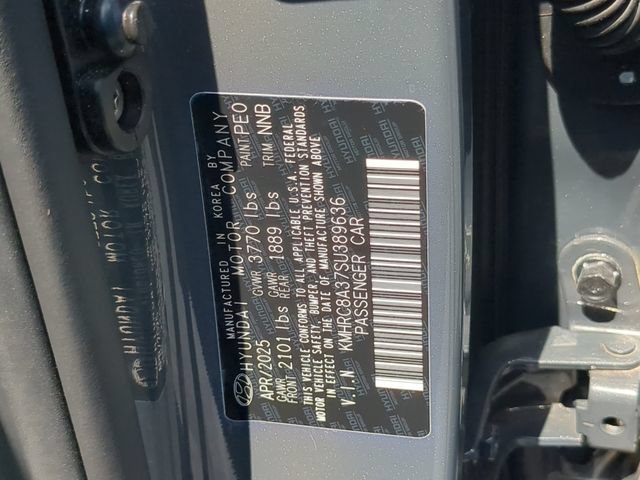 Used 2025 Hyundai Venue Limited FWD image 37