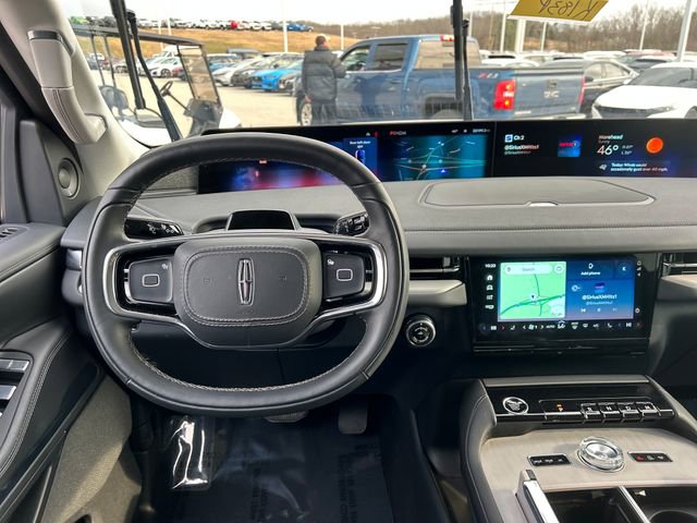 Used 2025 Lincoln Navigator Reserve AWD/4WD image 10
