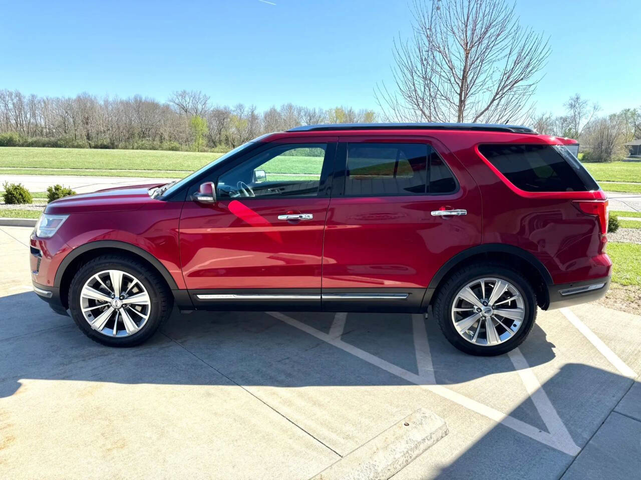 Used 2018 Ford Explorer Limited w/ Equipment Group 301A AWD/4WD image 5