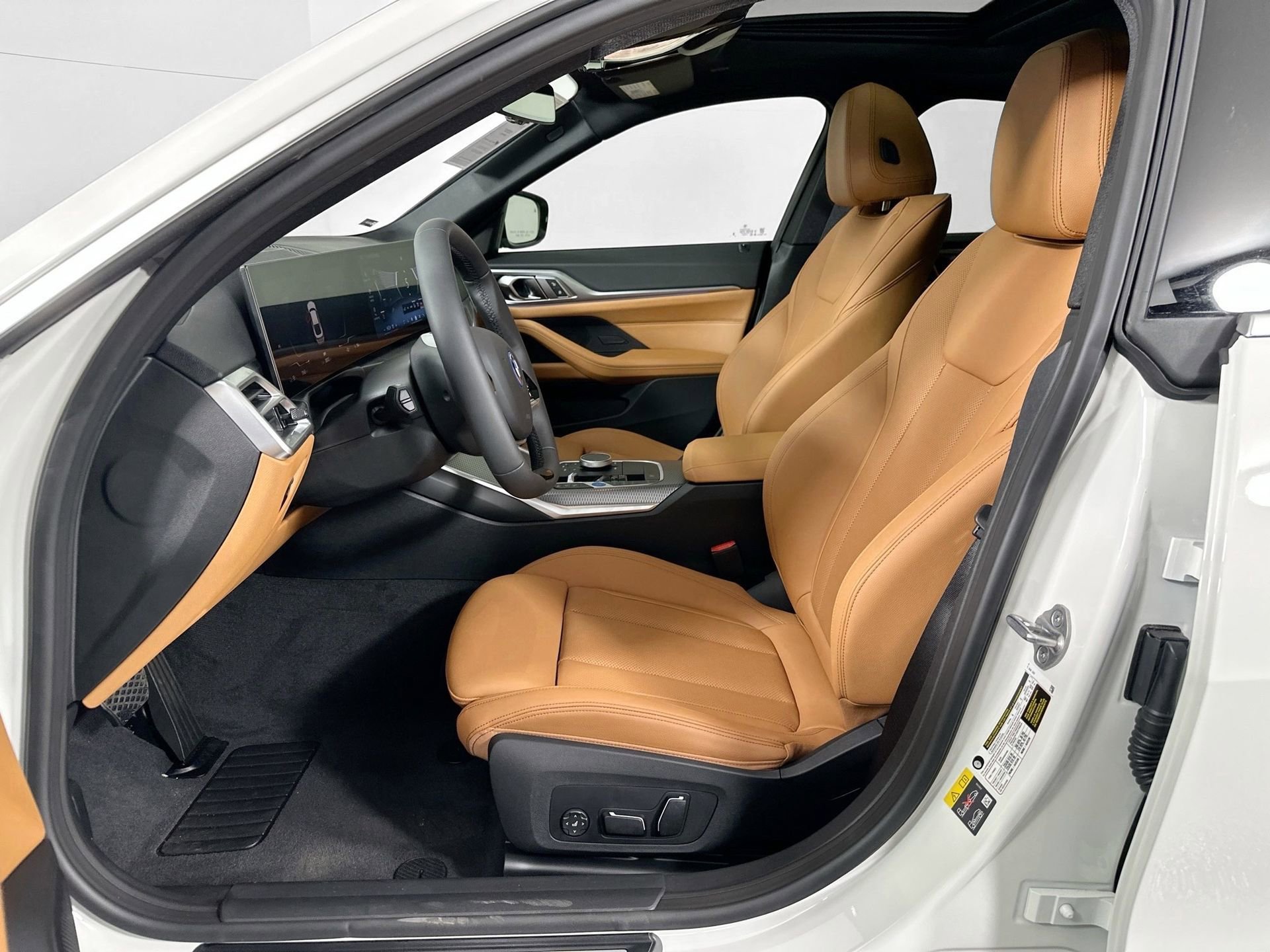 Used 2025 BMW i4 xDrive40i w/ Parking Assistance Package image 18