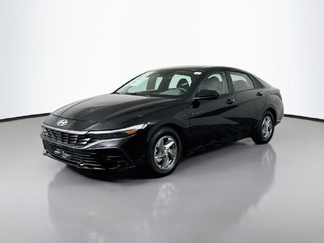 Used 2024 Hyundai Elantra SE FWD image 4