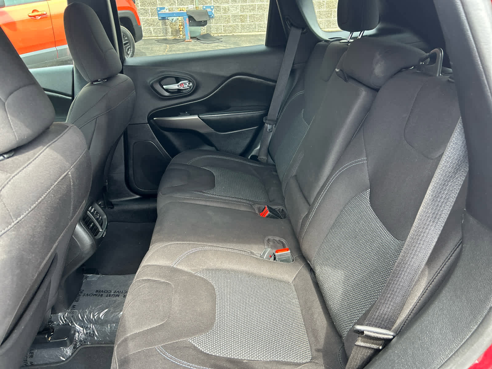 Used 2019 Jeep Cherokee Latitude w/ Popular Appearance Group FWD image 23