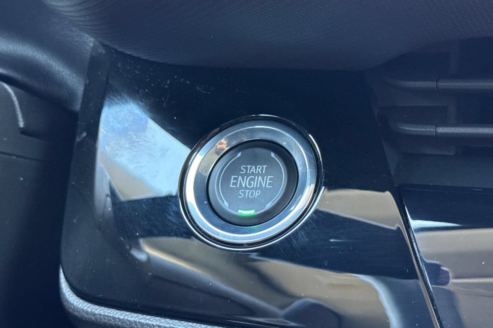Certified 2024 Buick Envision Preferred AWD/4WD image 23