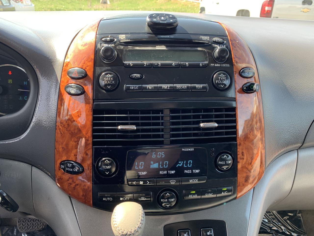 Used 2009 Toyota Sienna XLE FWD image 24