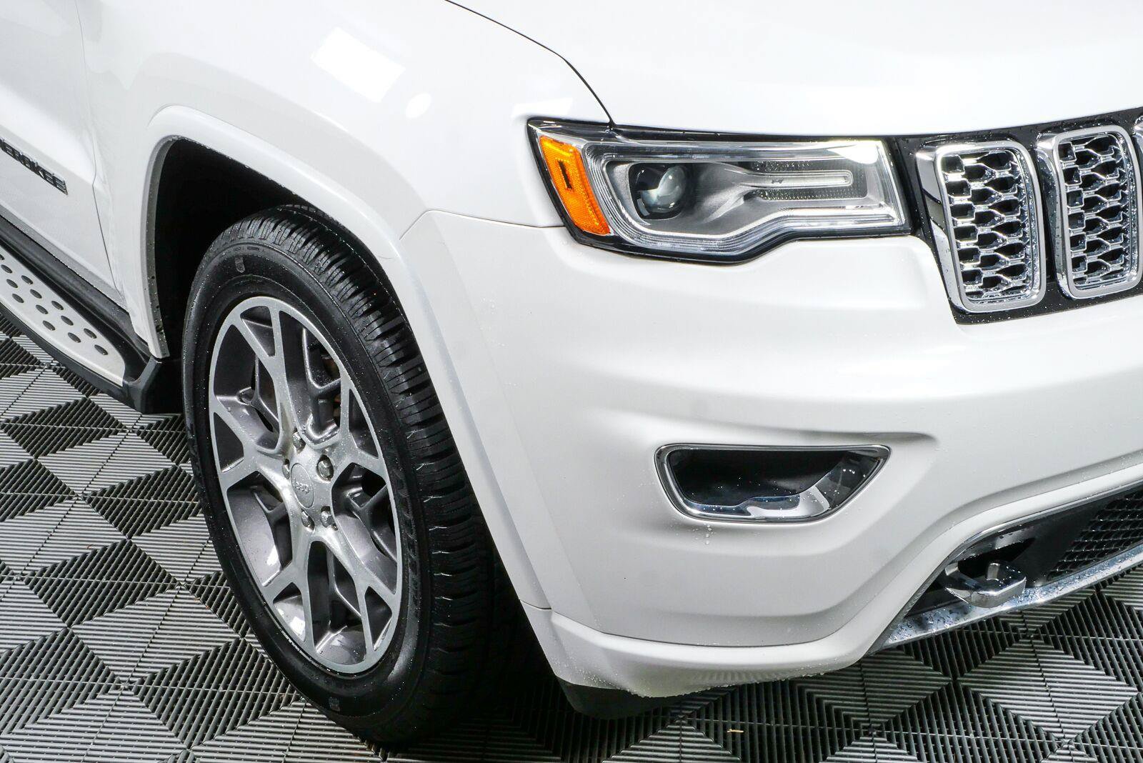 Used 2020 Jeep Grand Cherokee Overland RWD image 39
