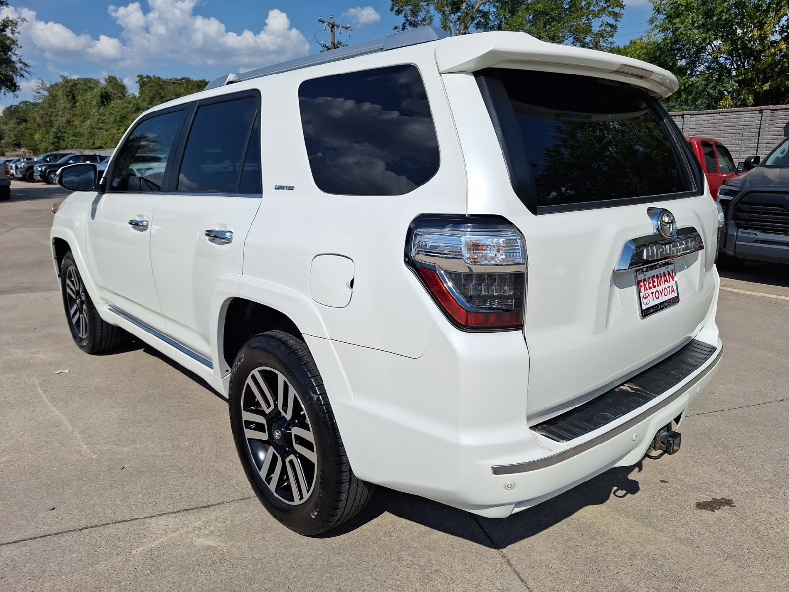 Used 2015 Toyota 4Runner Limited AWD/4WD image 4