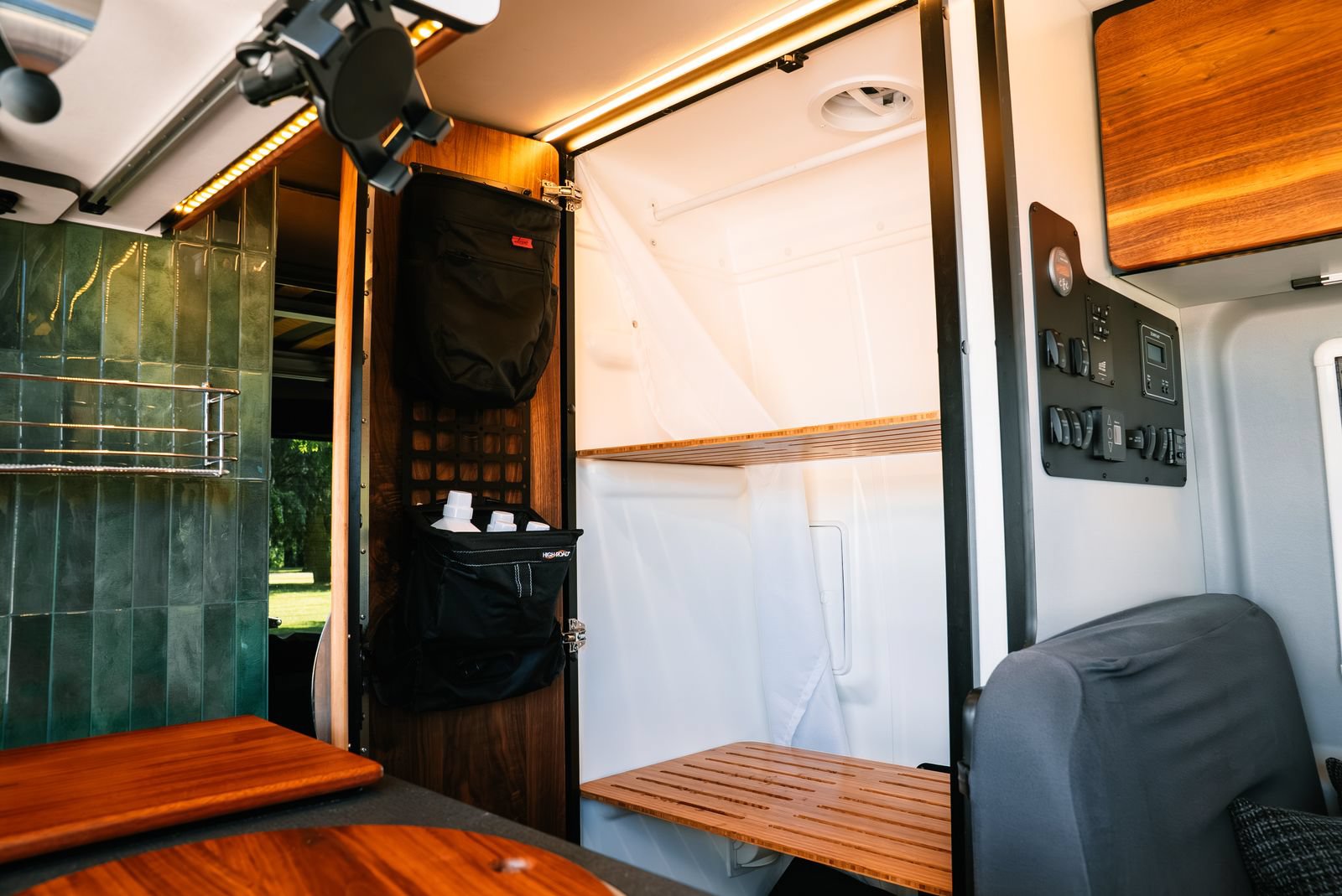 Used 2018 Mercedes-Benz Sprinter 2500 image 35
