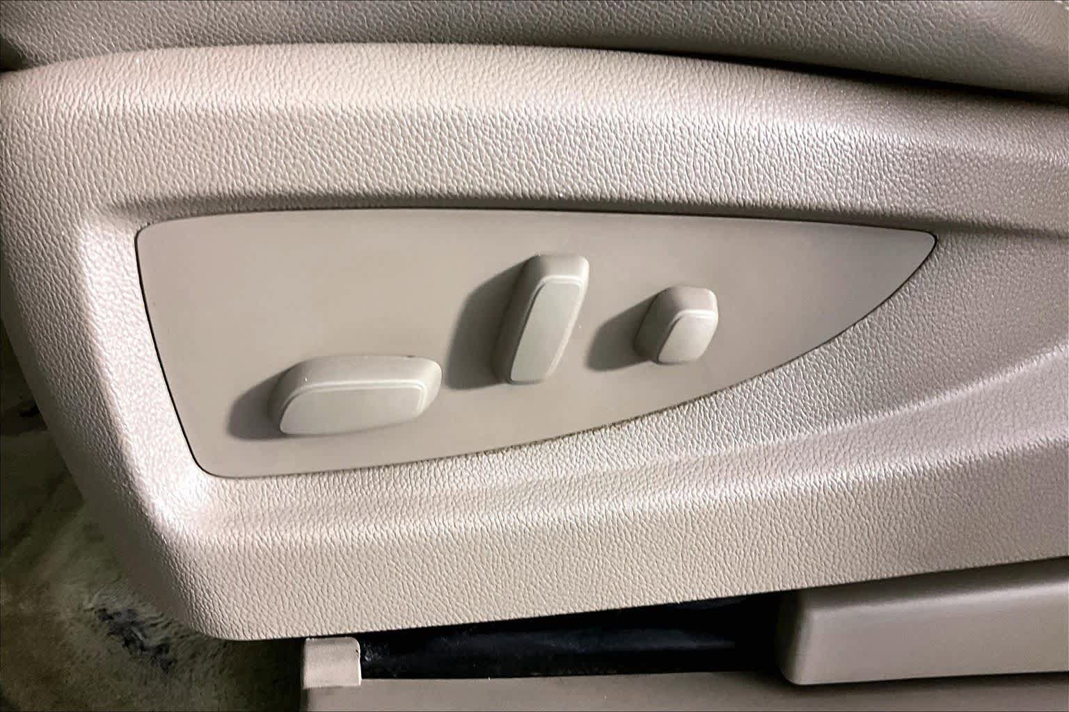 Used 2016 GMC Yukon SLT image 32