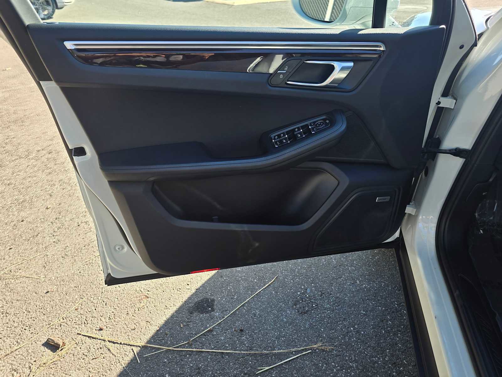 Used 2022 Porsche Macan image 23