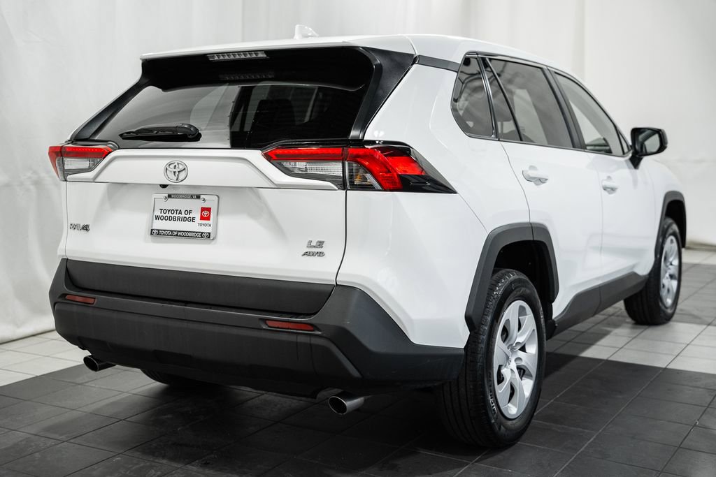 Used 2024 Toyota RAV4 LE image 4