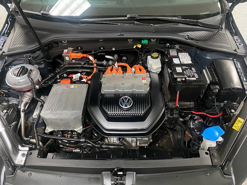 Used 2016 Volkswagen e-Golf SE w/ DC Fast Charging Package FWD image 15