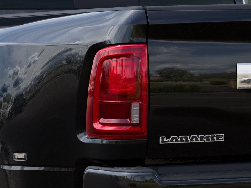 New 2026 RAM 3500 Laramie AWD/4WD image 9
